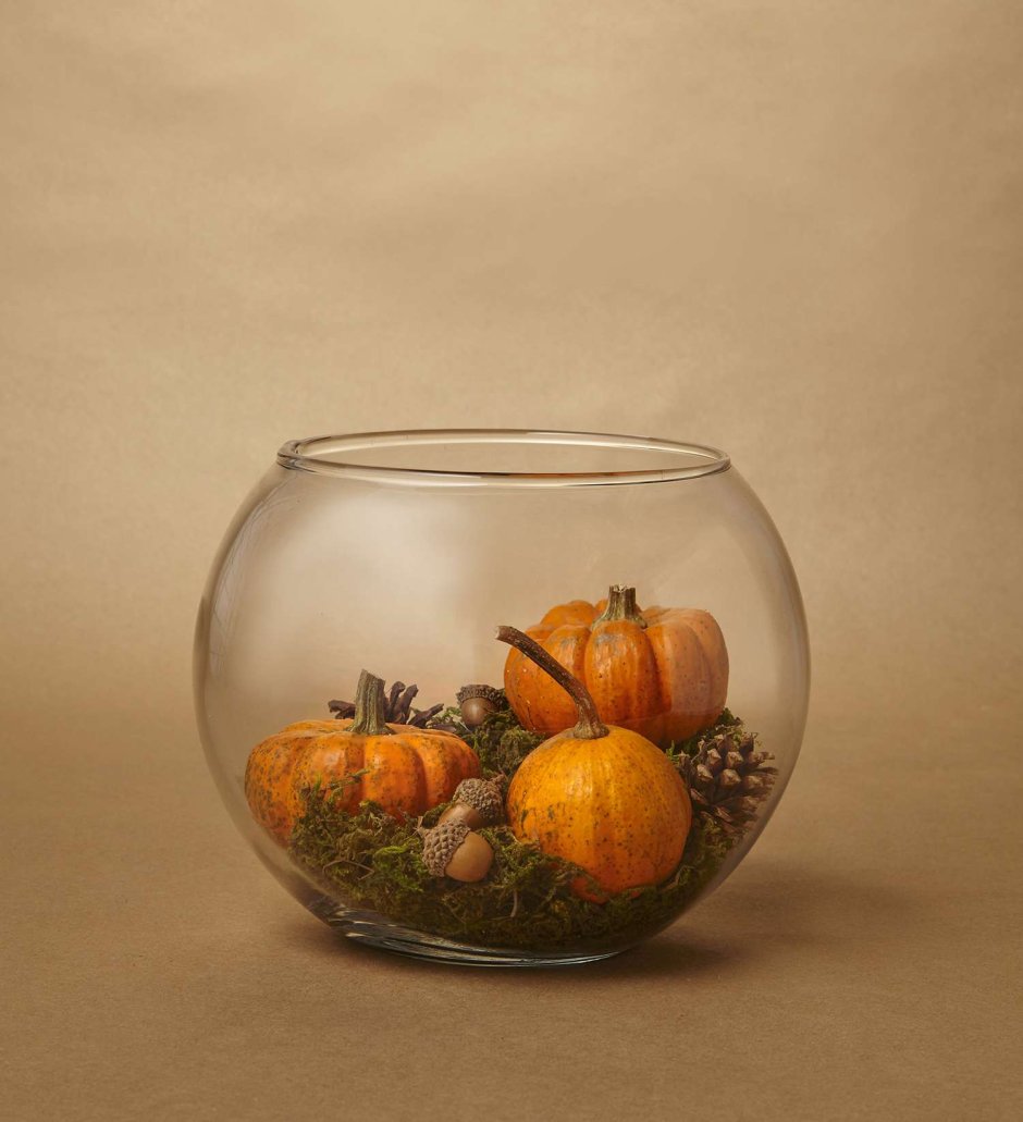 Осенняя композиция в стеклянной вазе