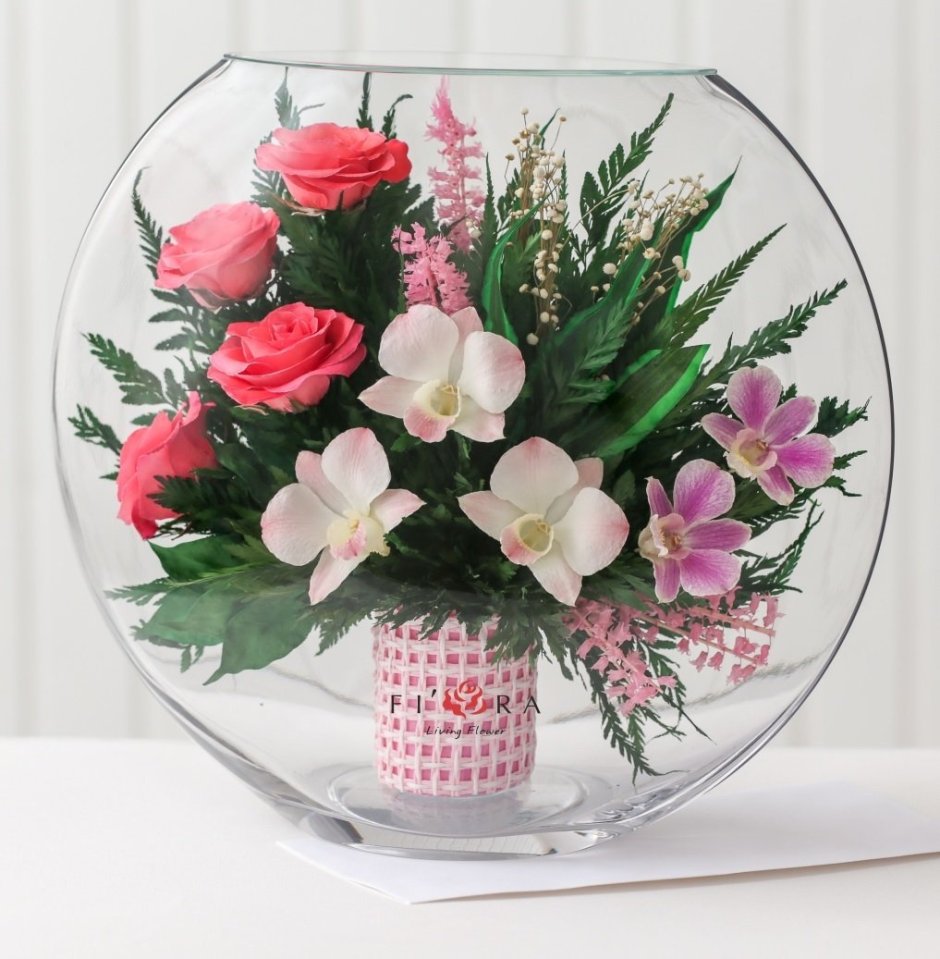 Композиция в прозрачной вазе