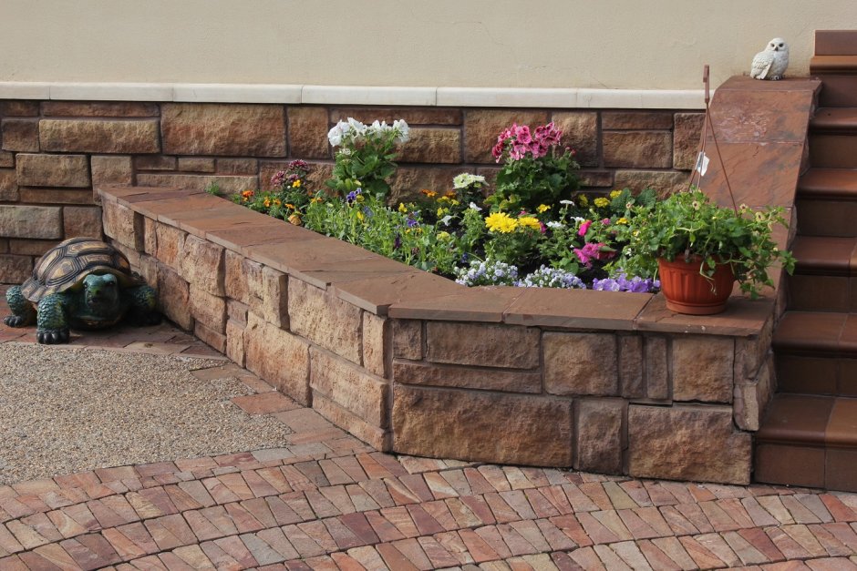 Высокие клумбы из бетона