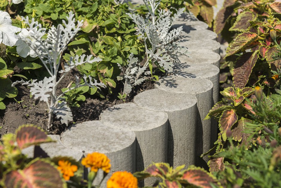 Паребрик заборный бетонный