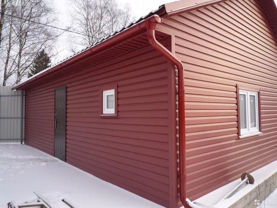 Сайдинг металлический Корабельная доска, цвет красное вино (RAL 3005)