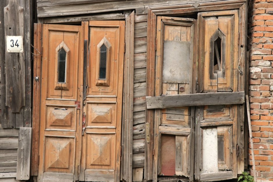 Исторические деревянные двери