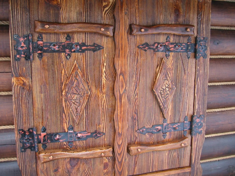 Деревянная уличная дверь