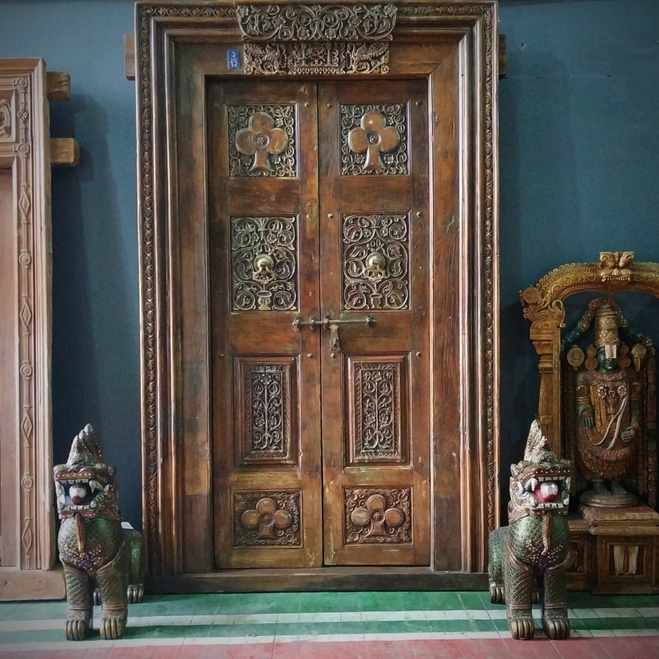 Старая деревянная дверь