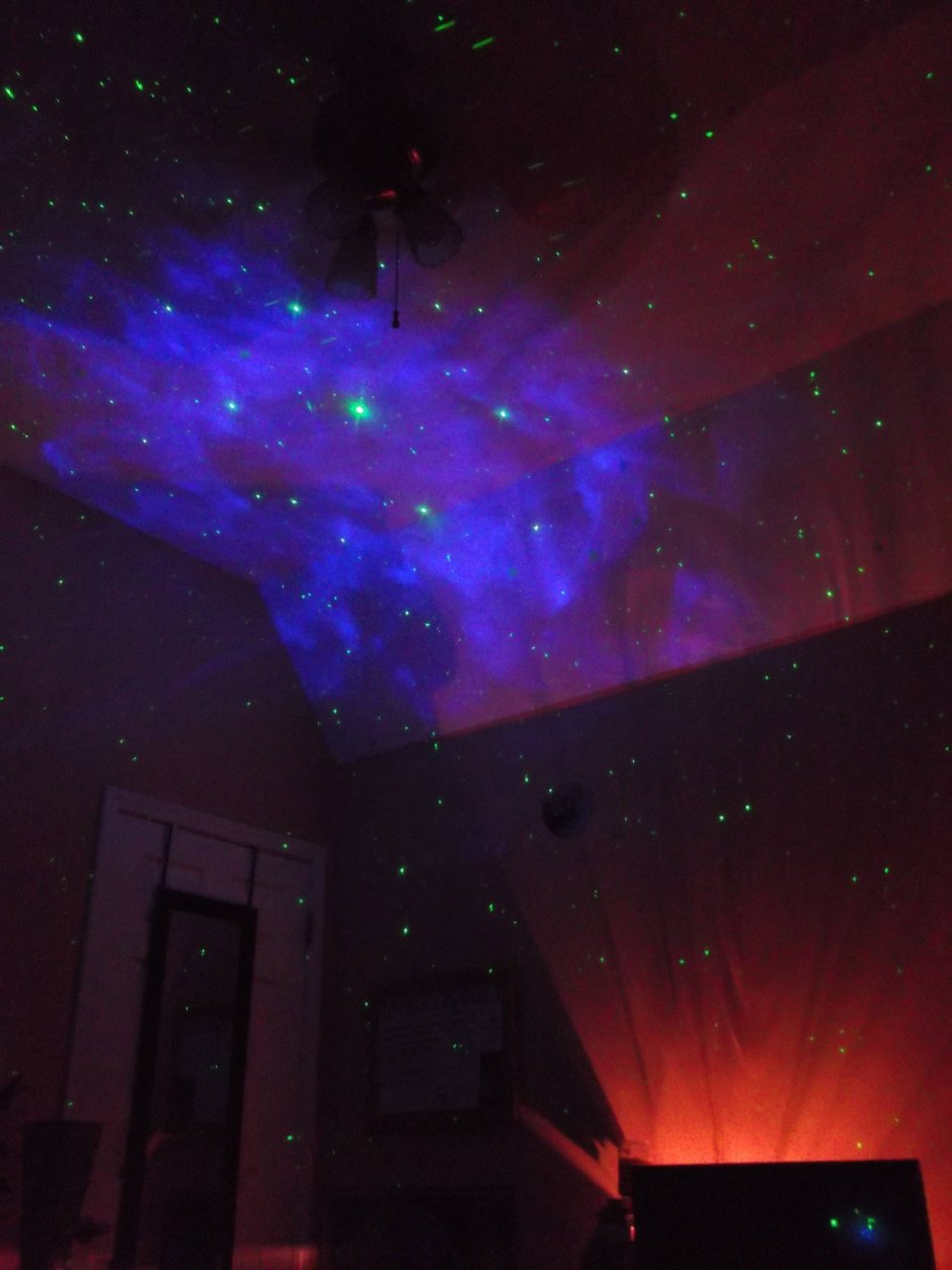 Проектор звездного неба на потолок