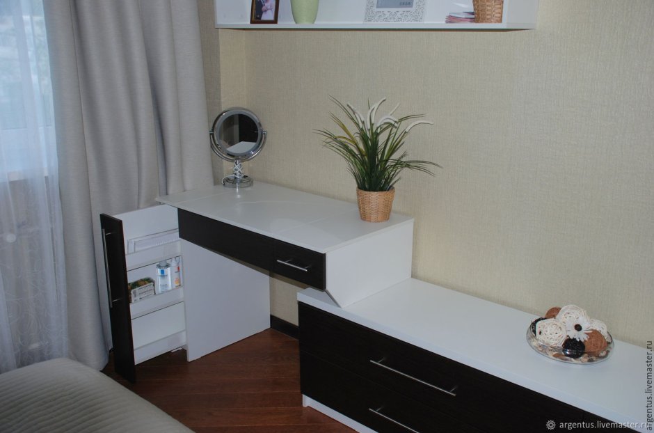 Гостиная с туалетным столиком