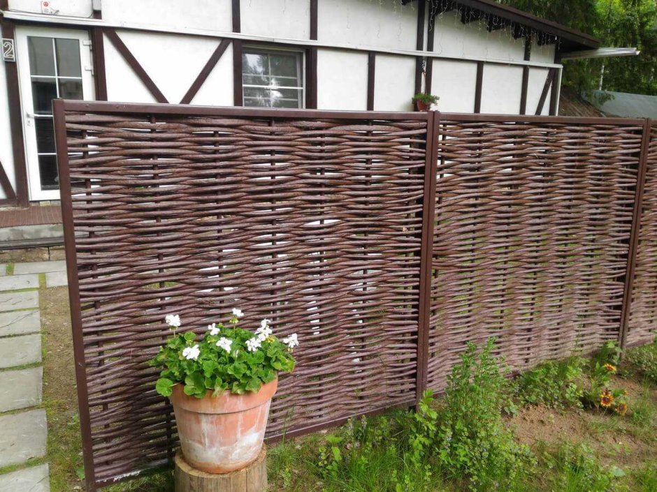 Плетень из полимерной лозы
