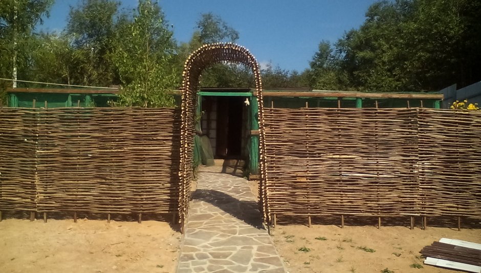 Плетеный заборчик из веток