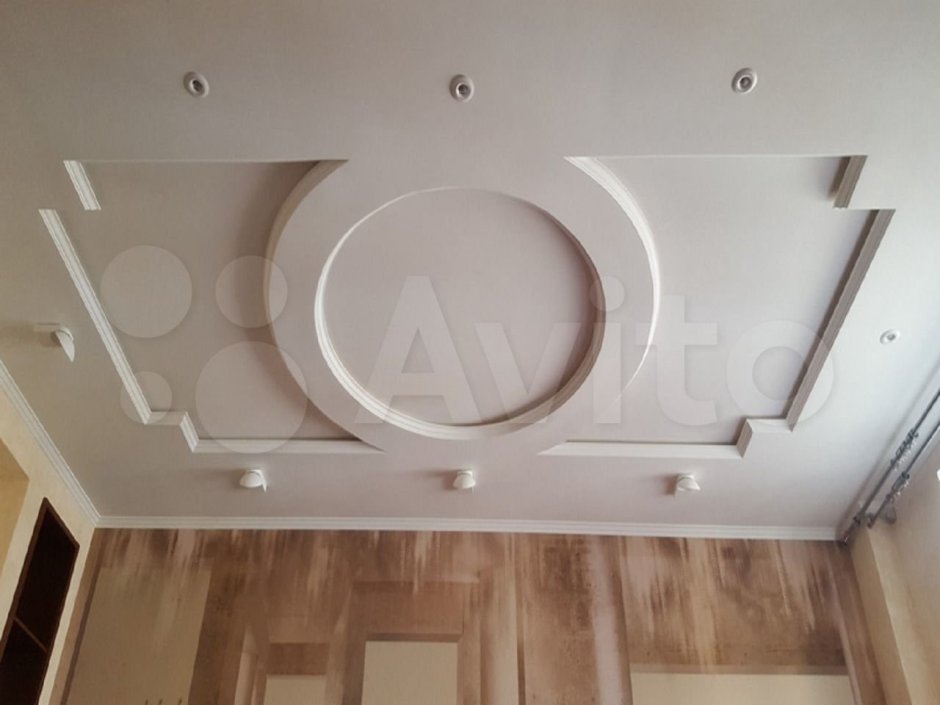 Потолок в прихожей с подсветкой