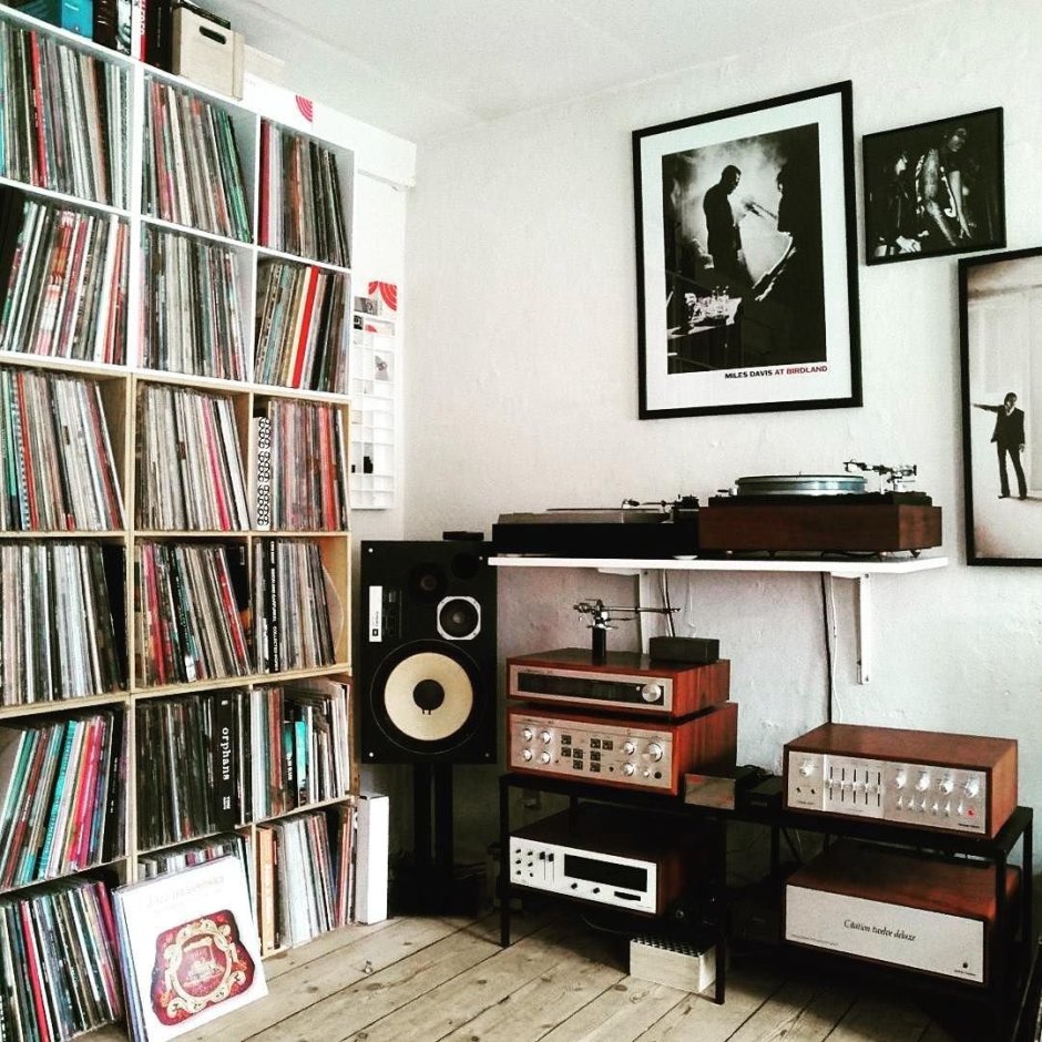 Шкаф для хранения виниловых пластинок