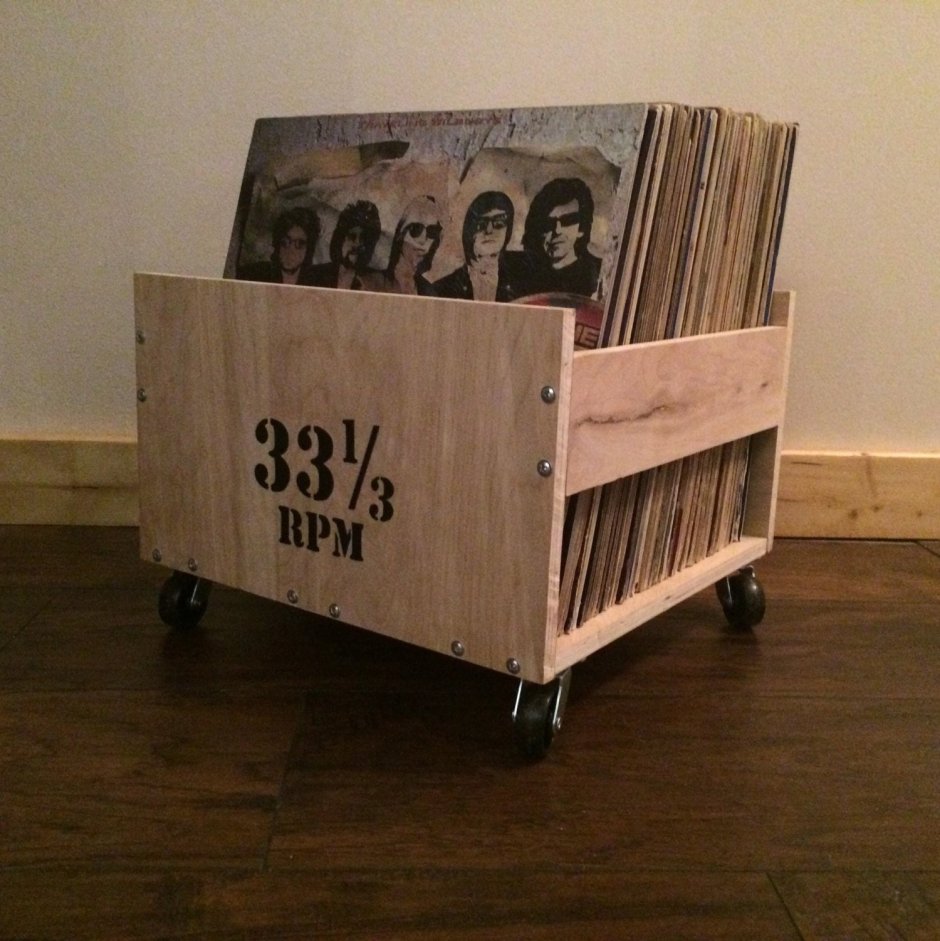 Полка для виниловых пластинок
