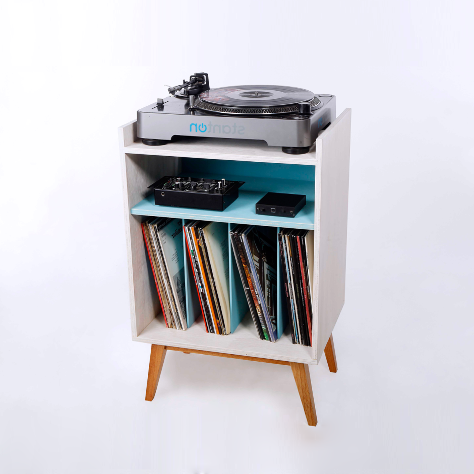 Полка под виниловые пластинки