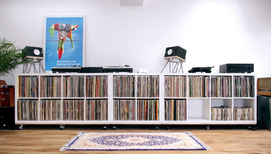 Полка для виниловых пластинок