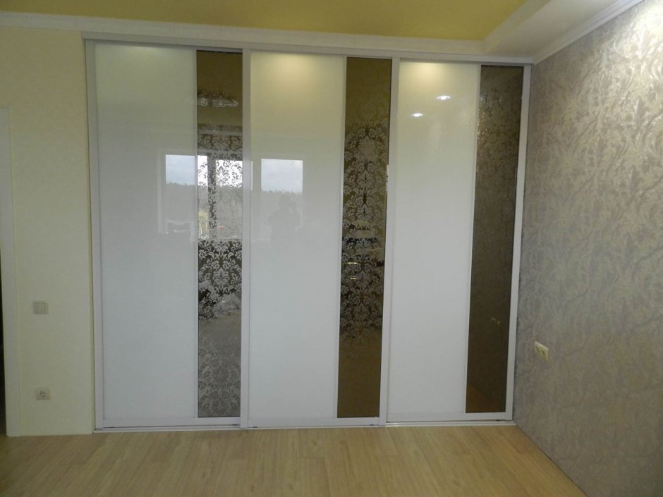 Шкаф купе и натяжной потолок