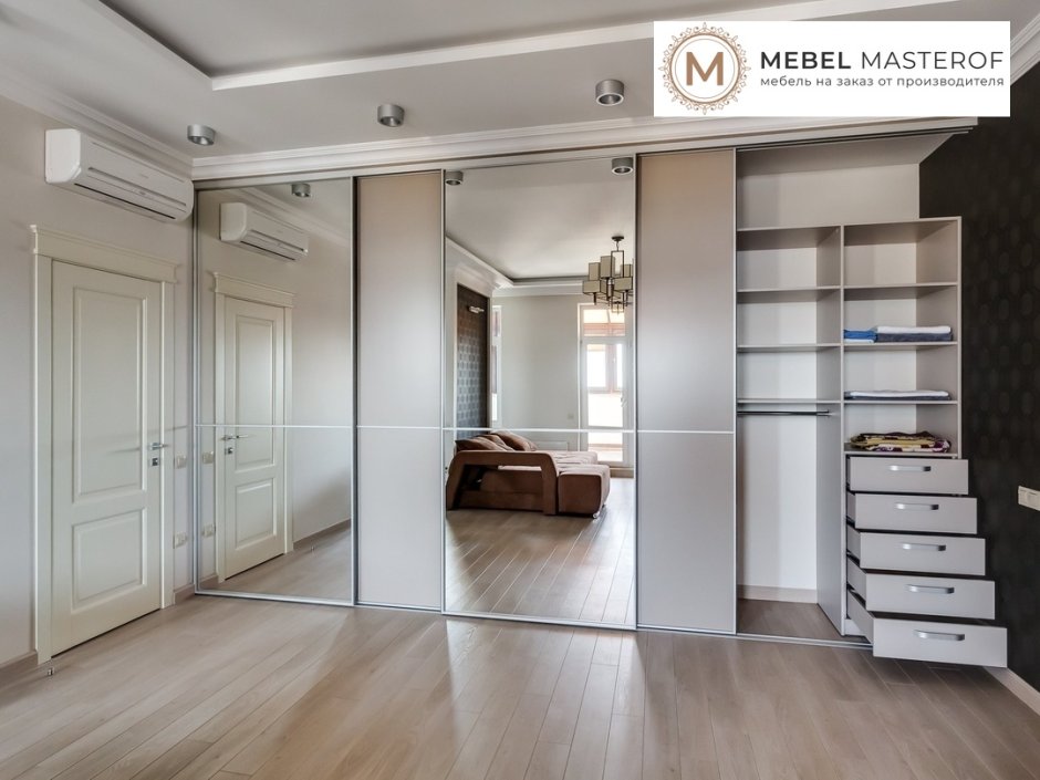 Встроенный шкаф и натяжной потолок