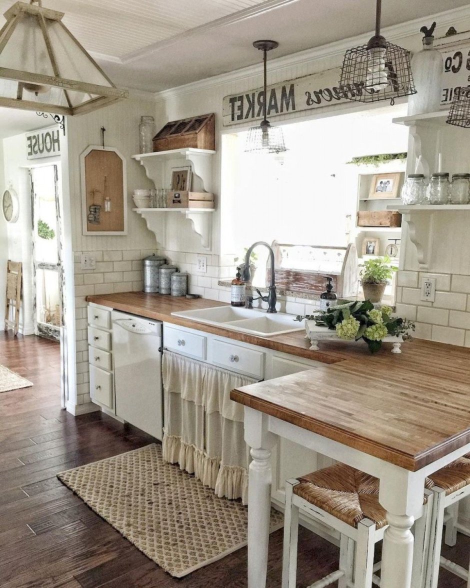 Кухонный шкаф в деревенском стиле белая