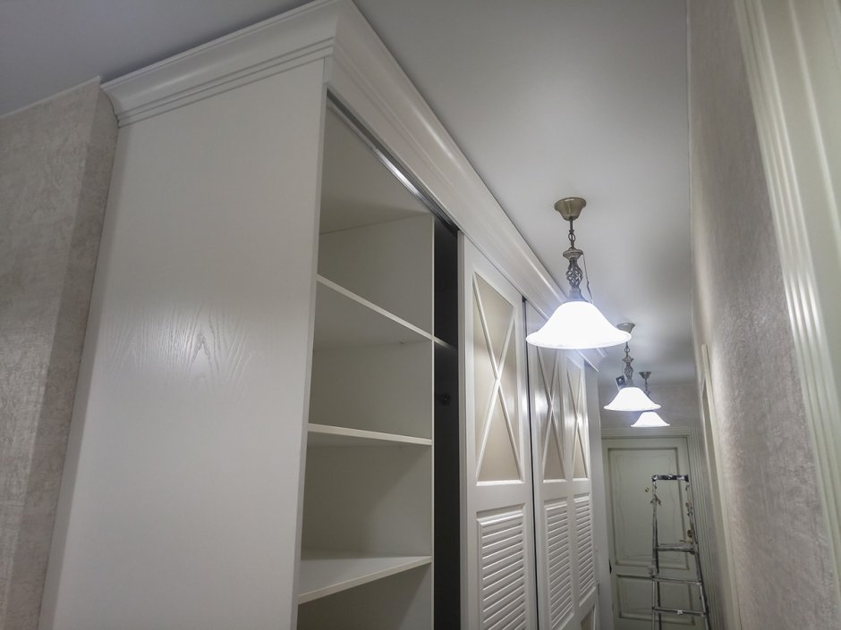 Шкаф купе в прихожую от пола до потолка