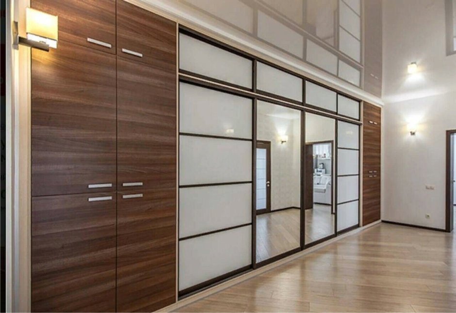 Встроенные шкафы в спальню с натяжным потолком