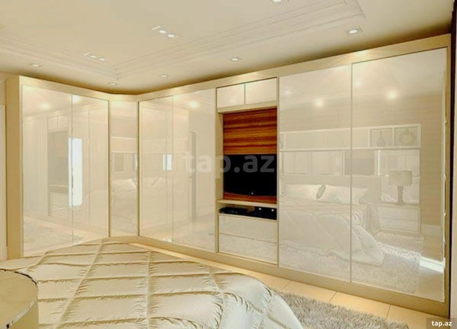 Интересный натяжной потолок в спальне