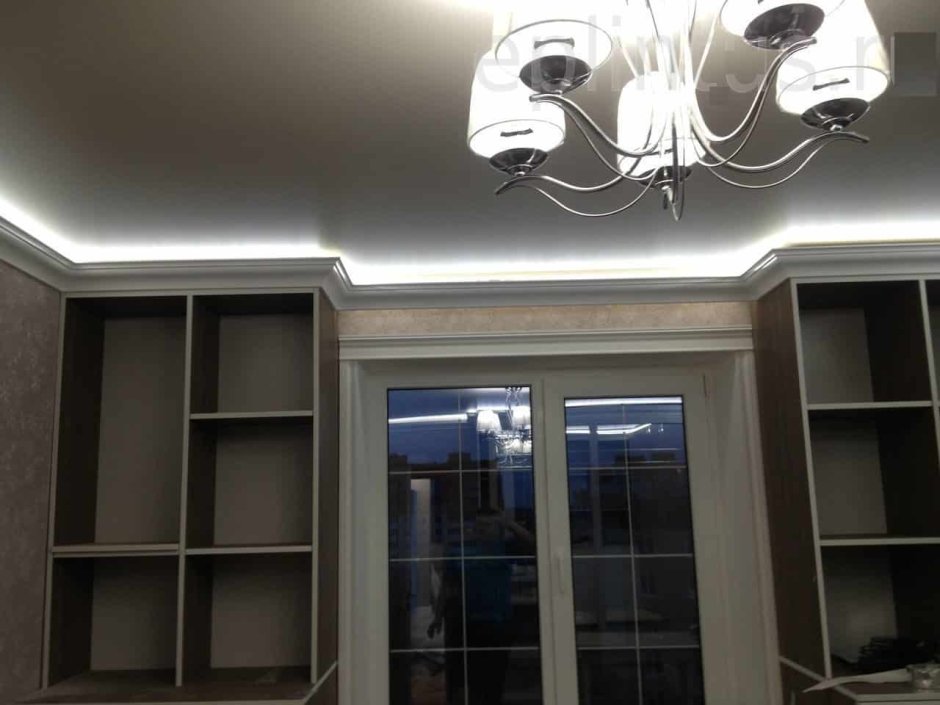 Шкаф в потолок в спальне