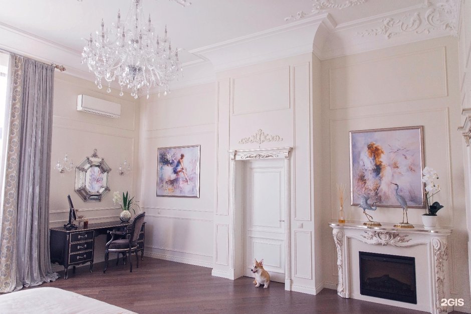 Молдинги в гостиной