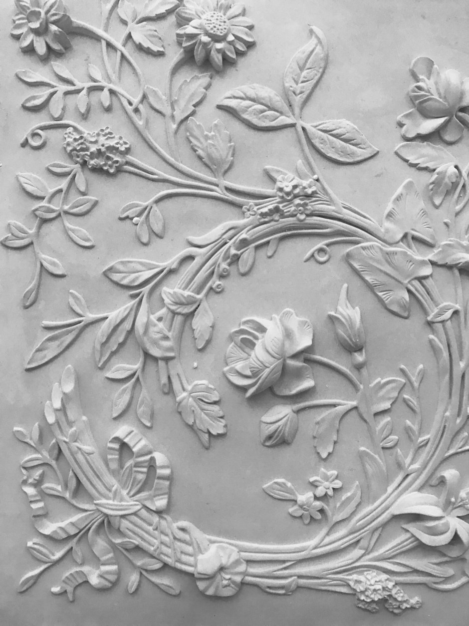 Багеты на стенах в интерьере