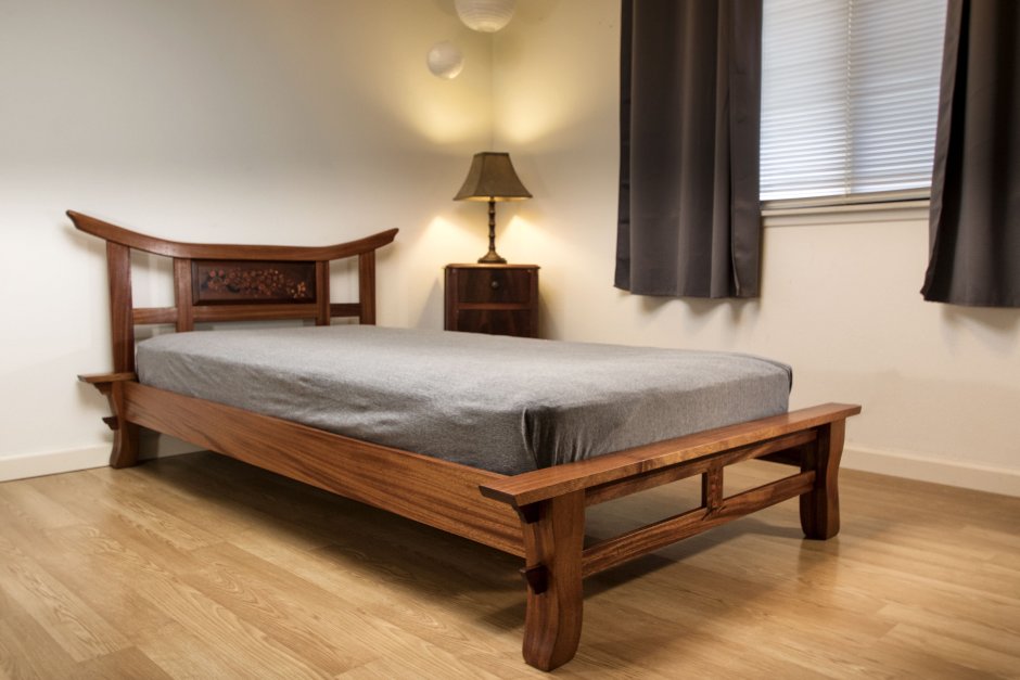 Деревянная кровать в японском стиле