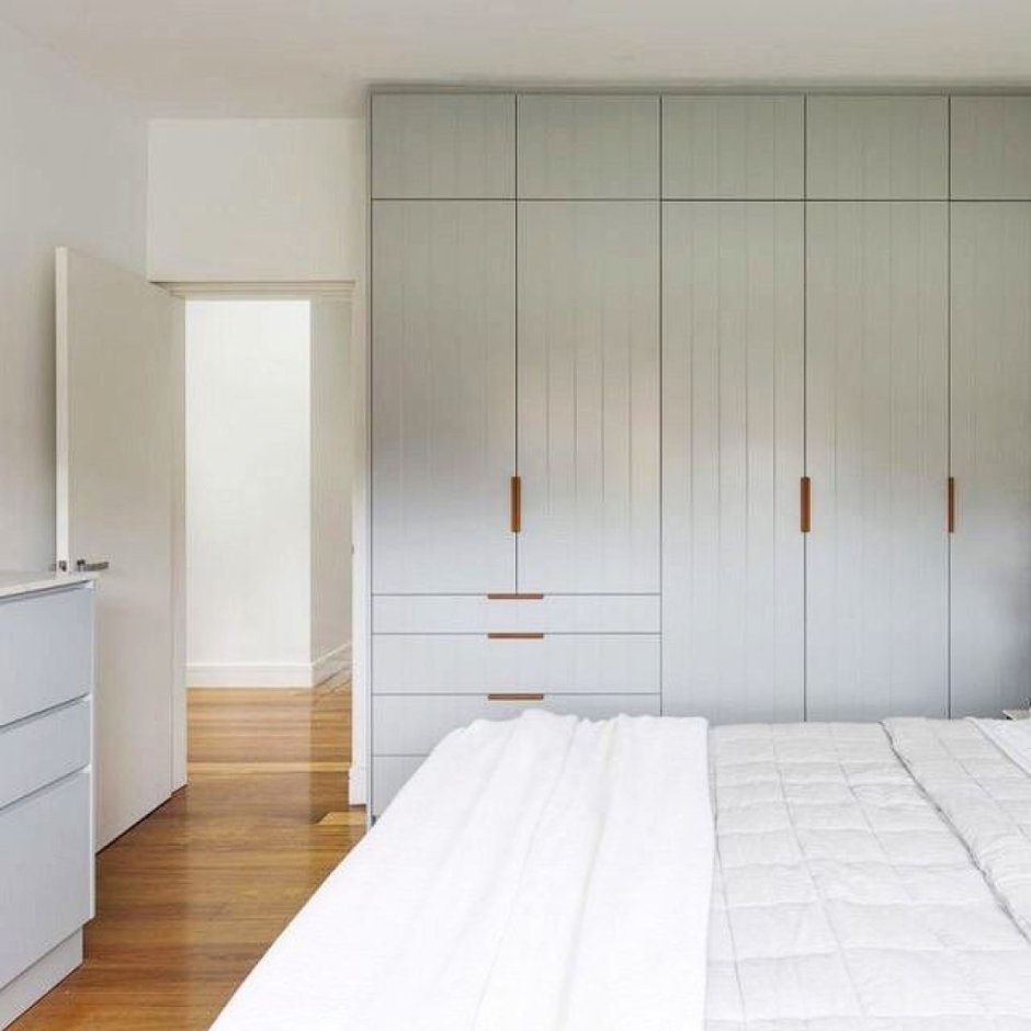 Шкаф до потолка