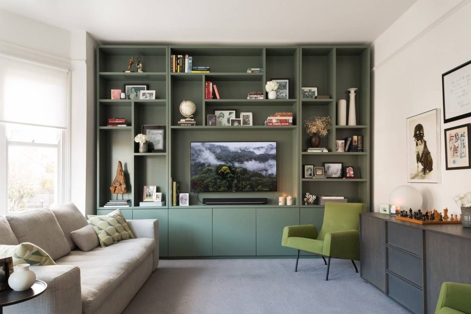 Стеллаж на всю стену с телевизором