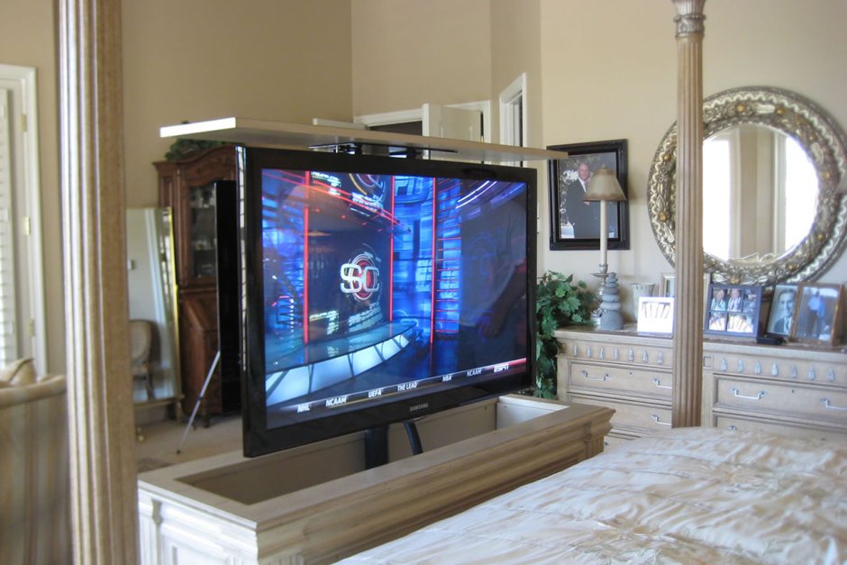 Тумба с выдвижным телевизором