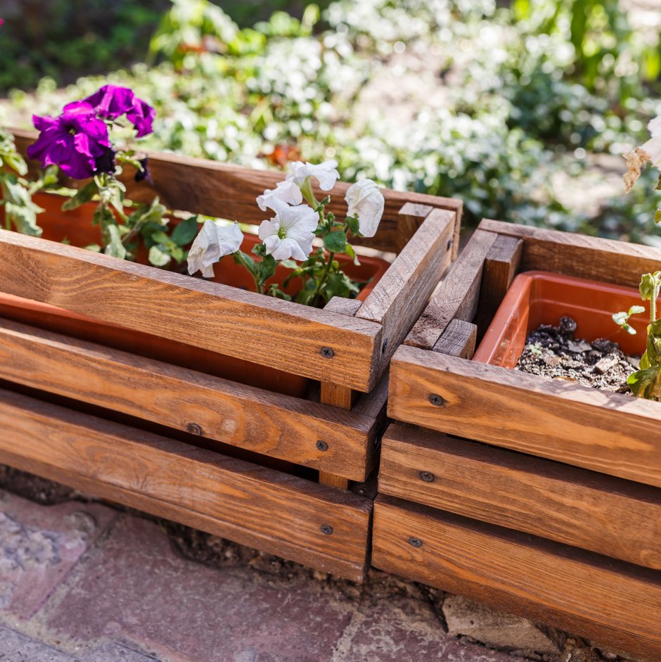 Скамейка с клумбой