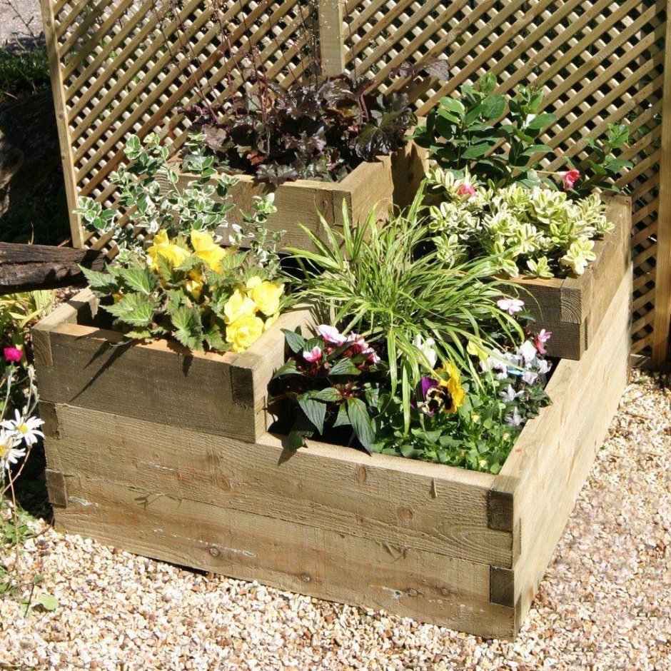 Скамейка с клумбой