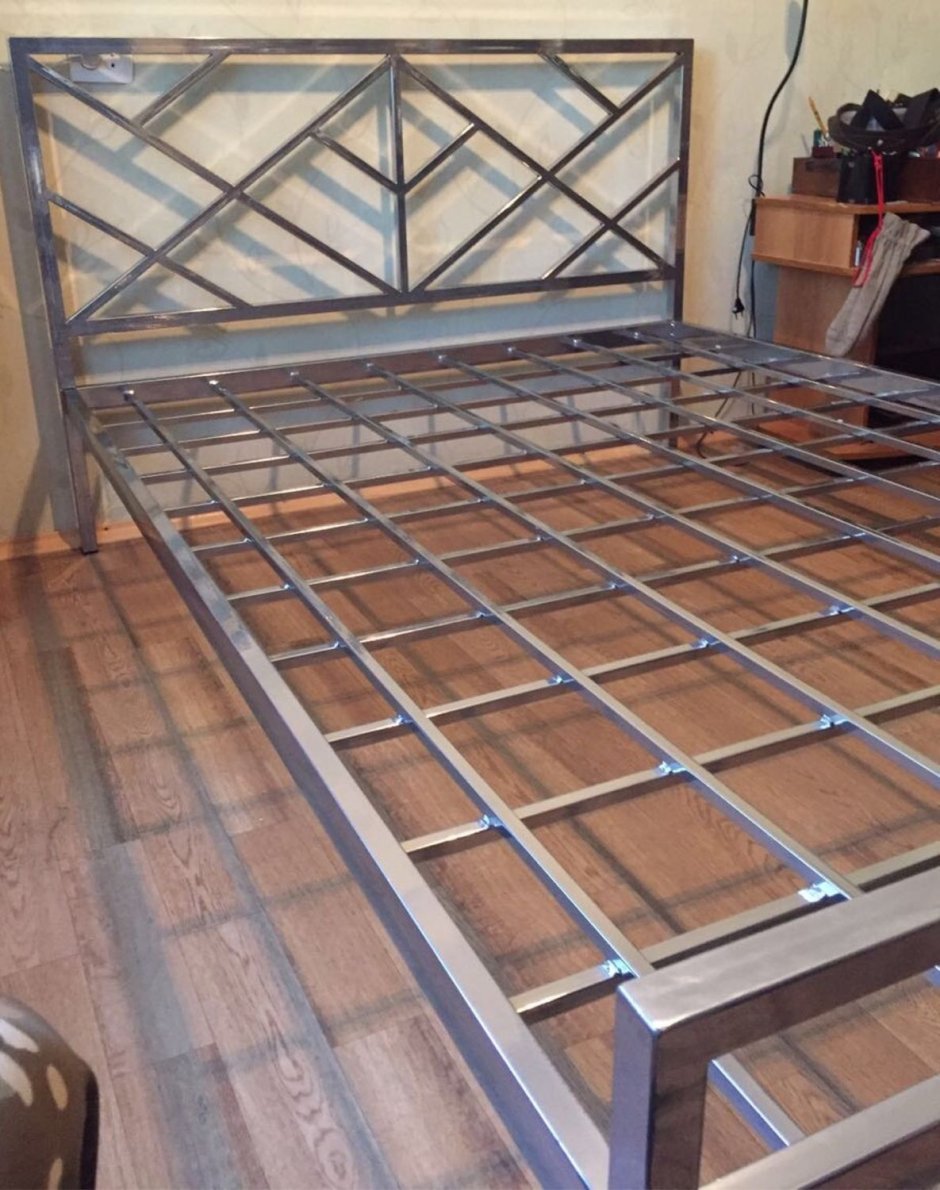 Металлический каркас двухспалной кровати