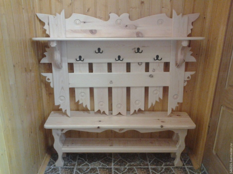 Деревянная полка в баню