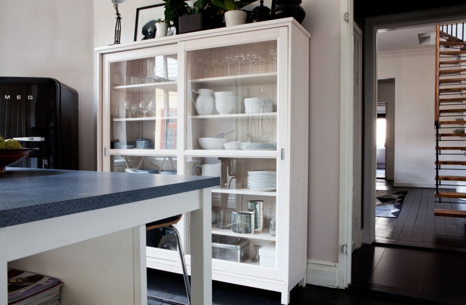 Неглубокий шкаф на кухню