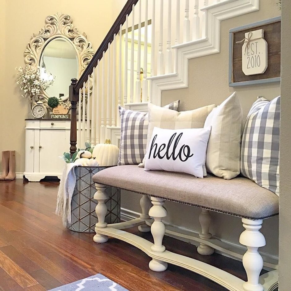 Маленький диванчик в прихожую