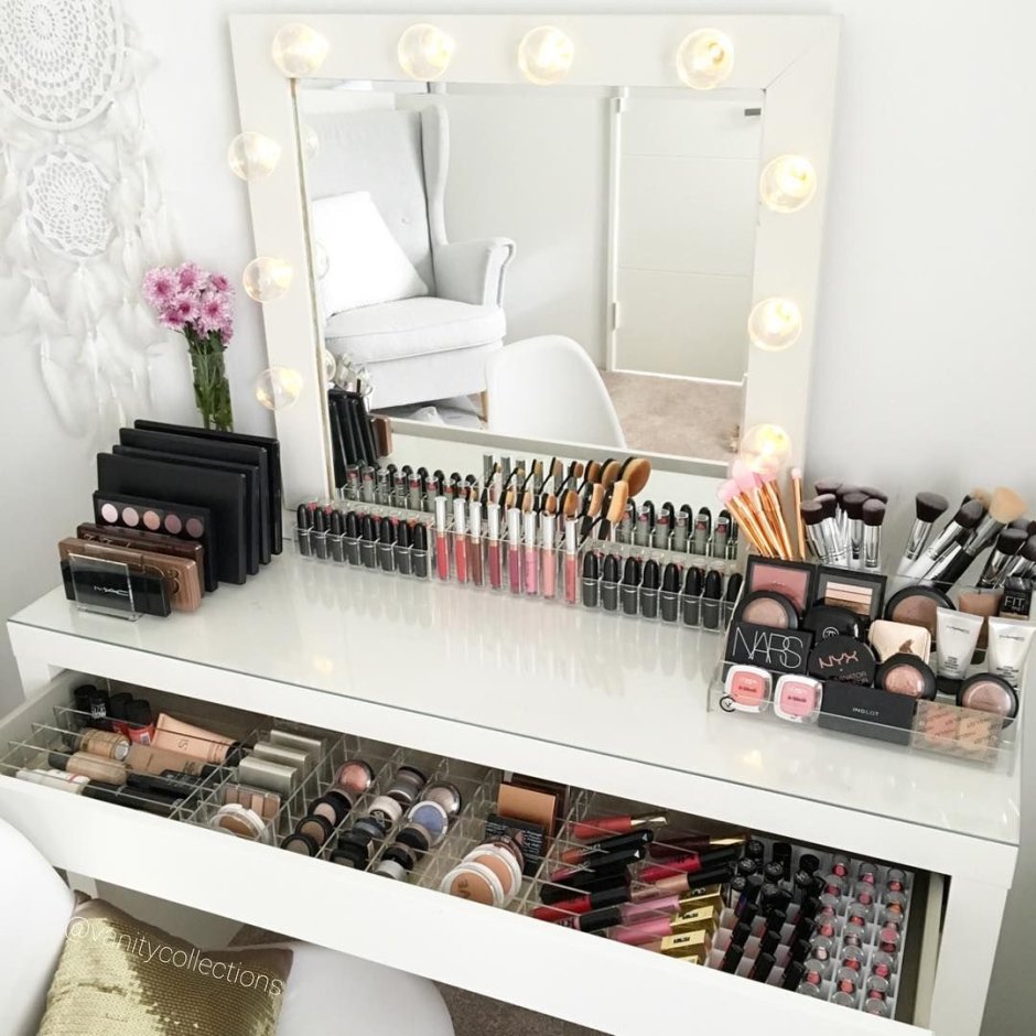 Разделение в туалетном столике