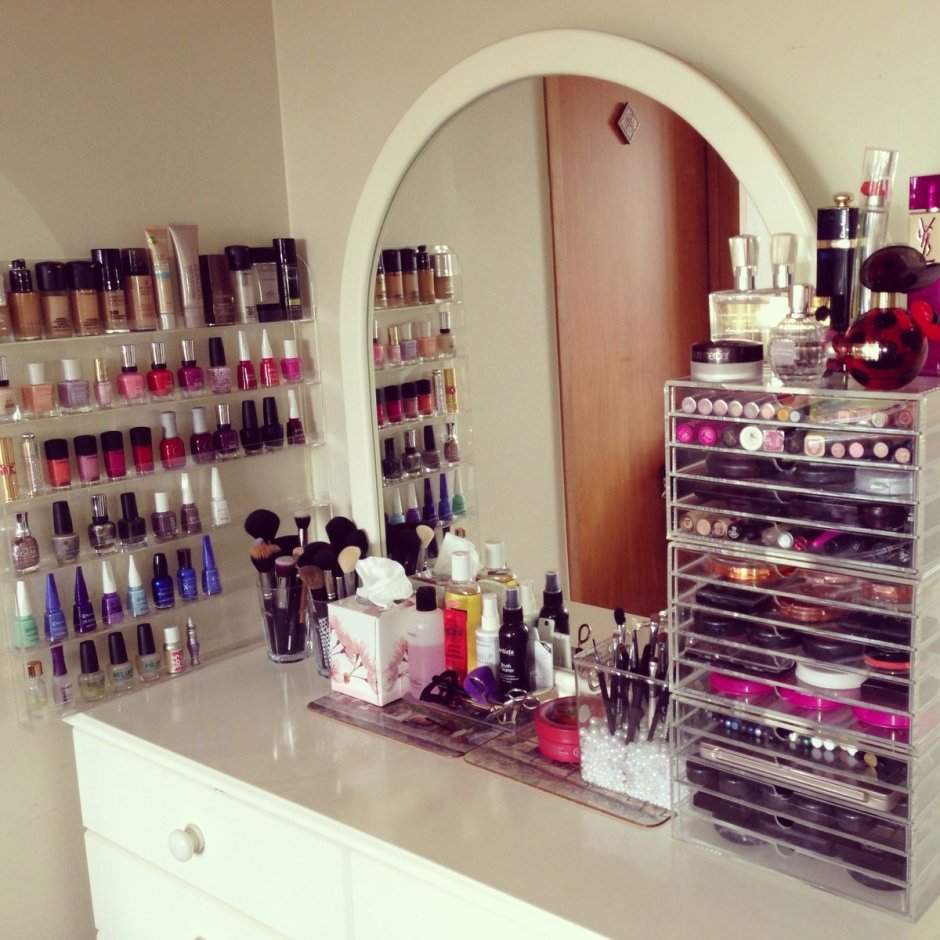 Красивая комната с косметикой