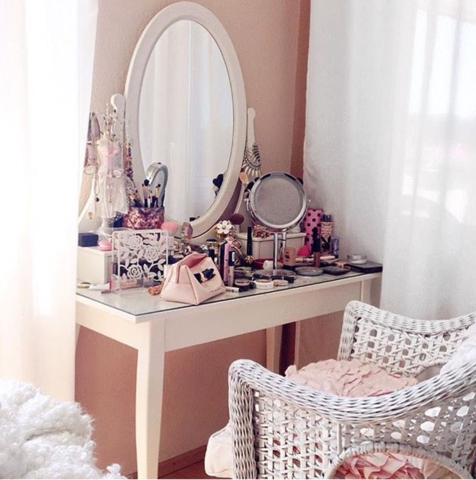 Украшение туалетного столика