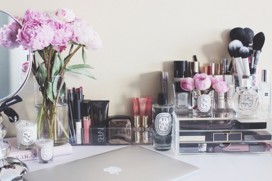 Стол для косметики