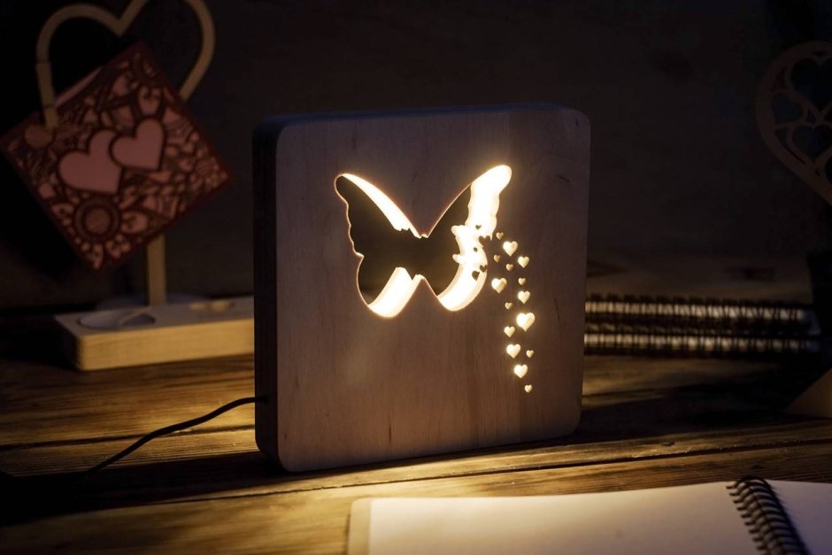 Светильник из дерева и оргстекла