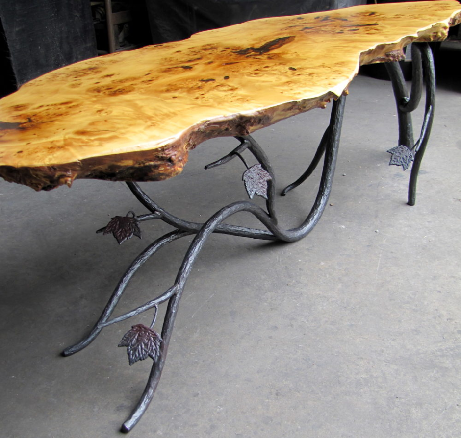 Стол лофт из профильной трубы и дерева