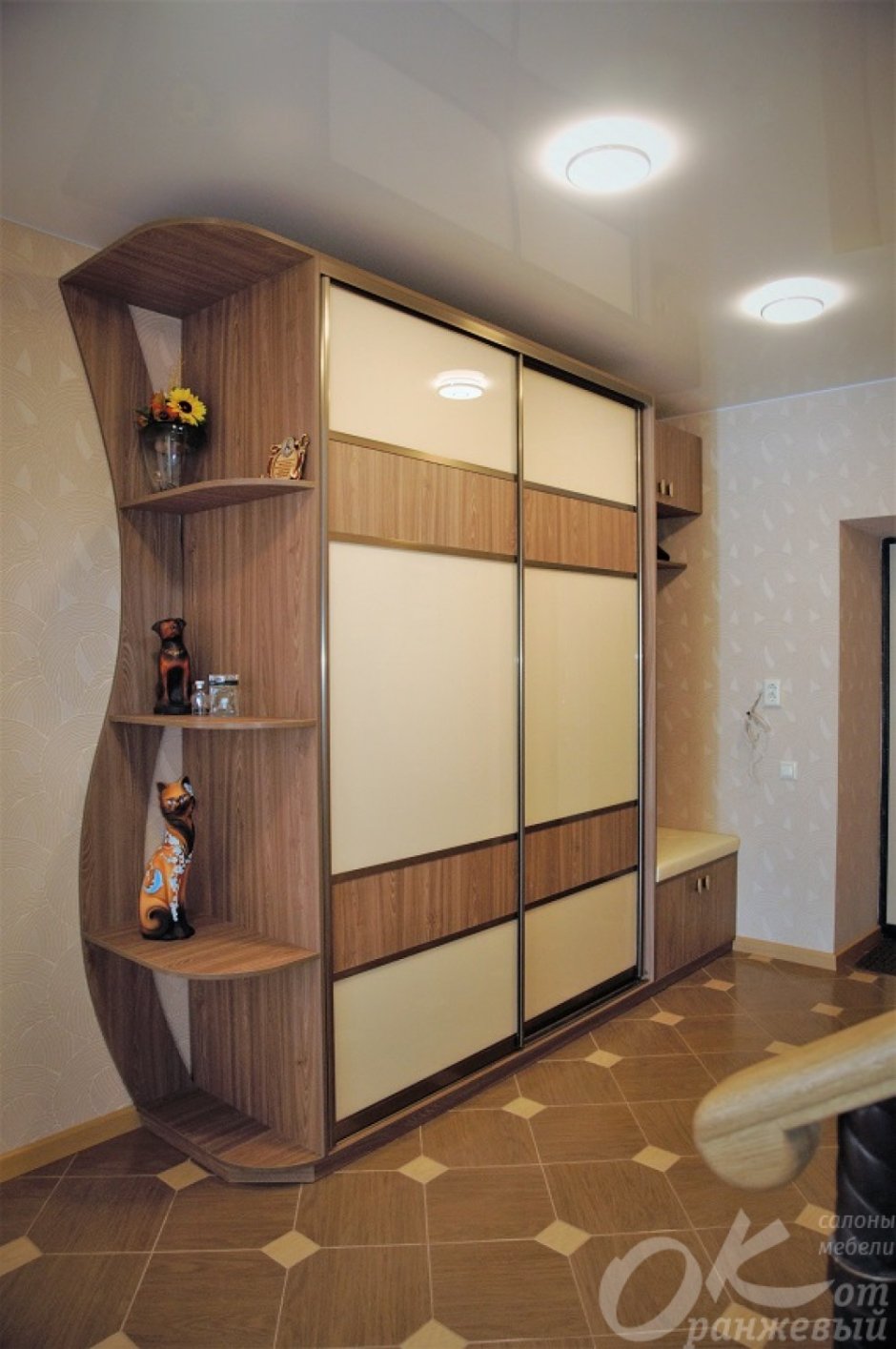 Шкаф купе с боковыми полками