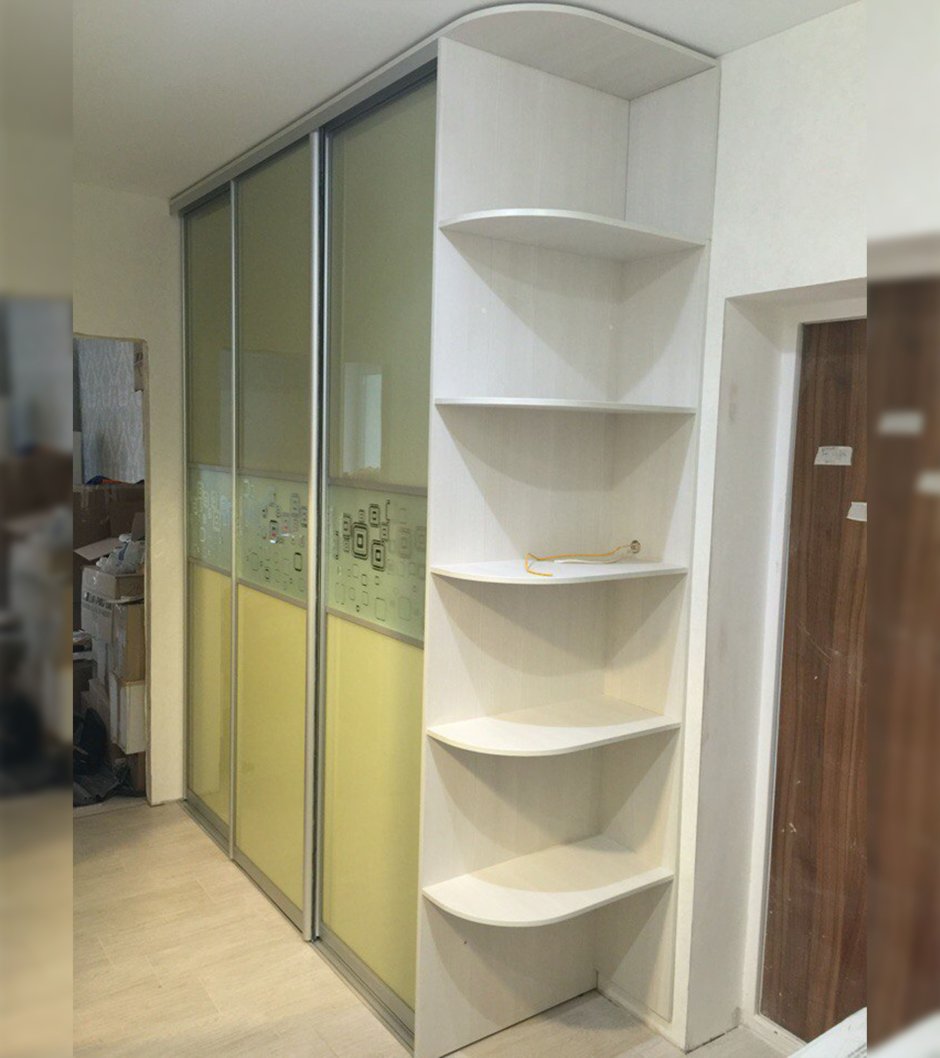 Шкаф купе с угловыми полками