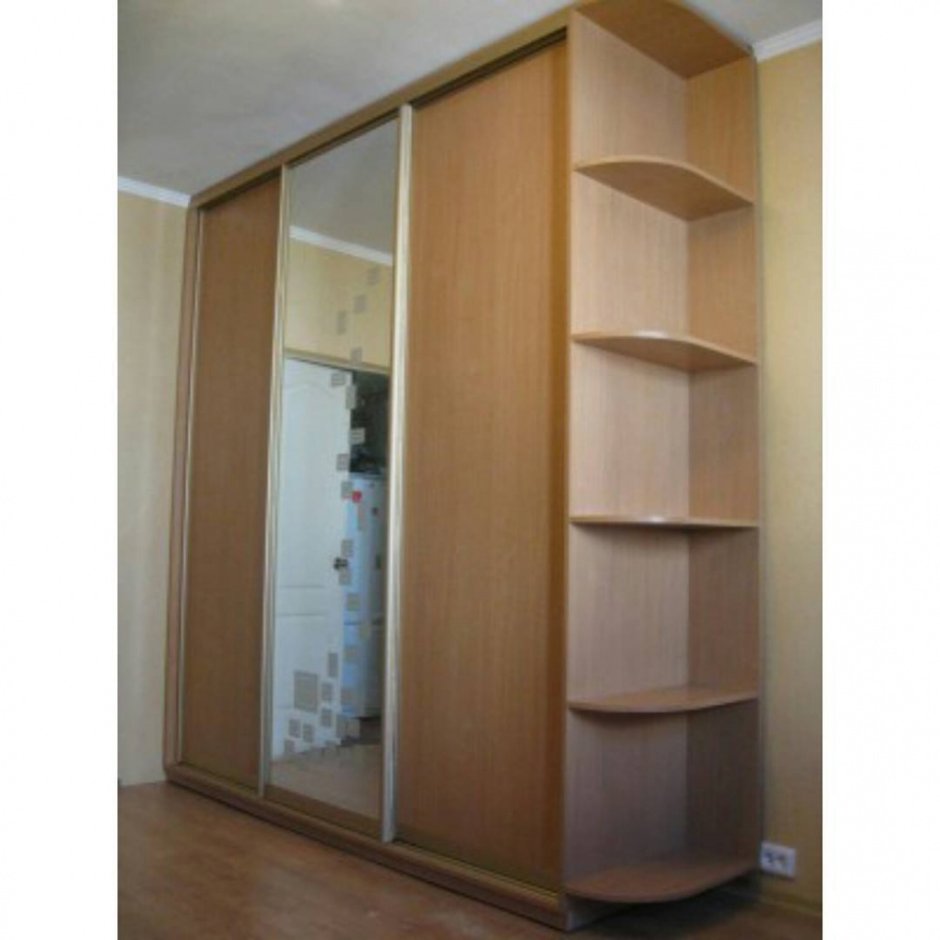Шкаф купе с полочками сбоку