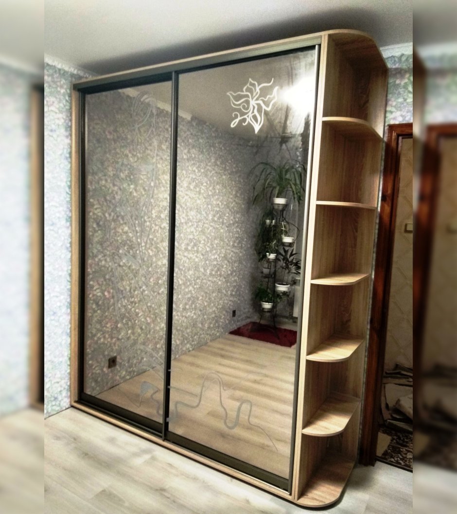 Шкаф купе с открытыми полками сбоку белый аристо с зеркалами