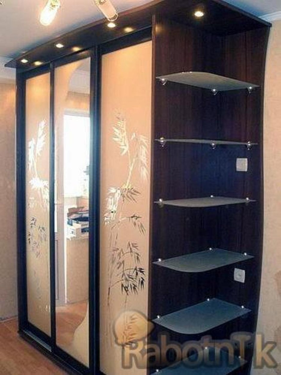 Шкаф купе с козырьком