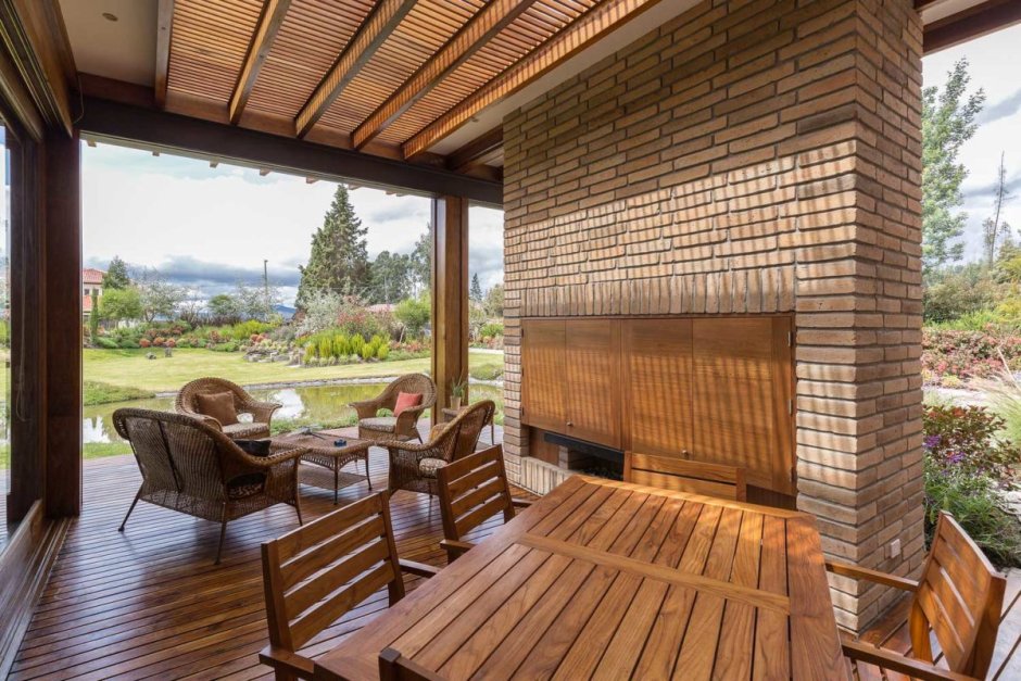 Терраса кирпич и дерево