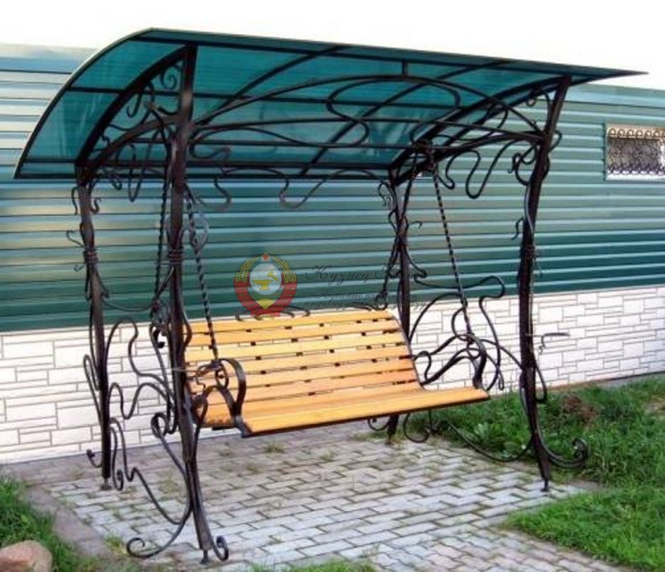 Кованые качели с крышей