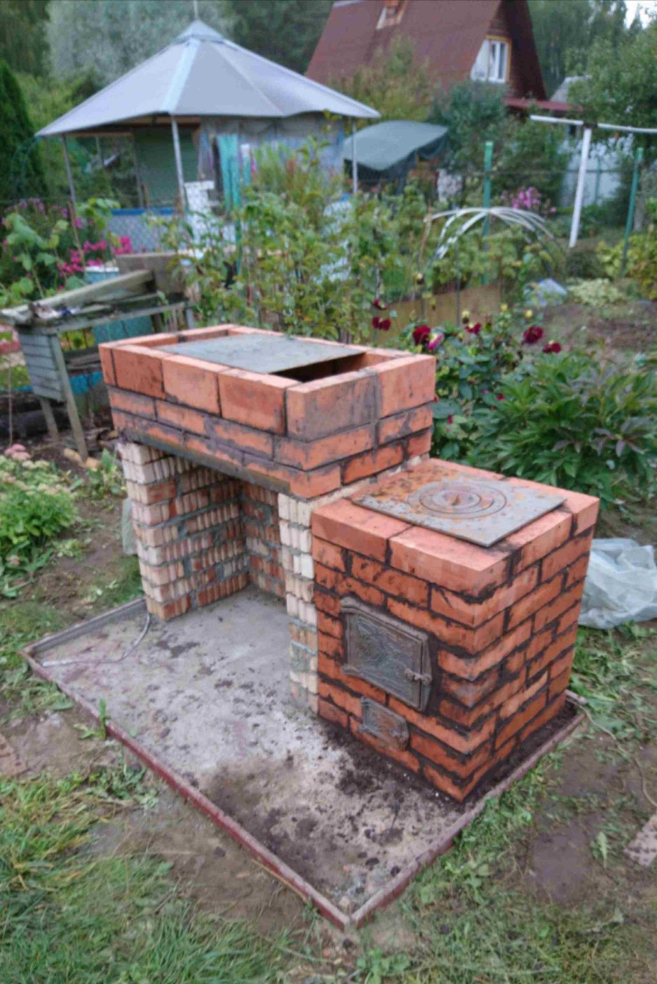 Простенький мангал из кирпича